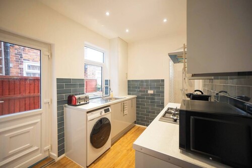 Stunning 4 bedroom House in Crewe Town Centre