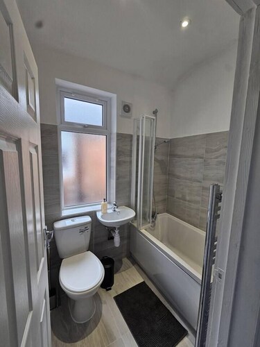 Stunning 4 bedroom House in Crewe Town Centre