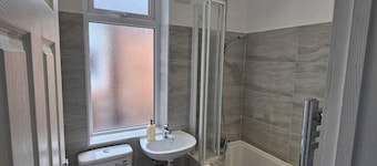 Stunning 4 bedroom House in Crewe Town Centre