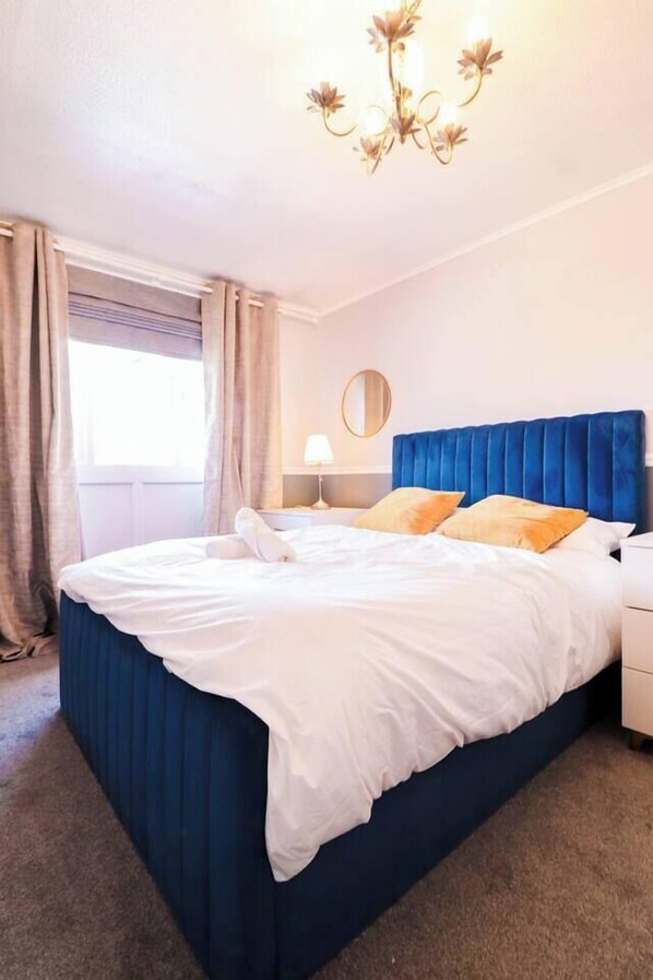 2 bedrooms, iron/ironing board, Internet, bed sheets