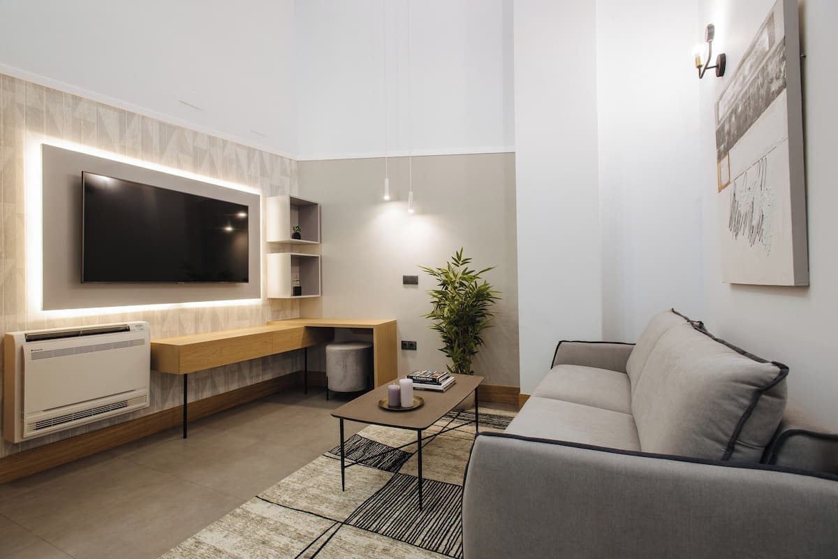 Appartamento, 2 camere da letto | Area soggiorno | TV a schermo piatto 40 pollici con canali digitali
