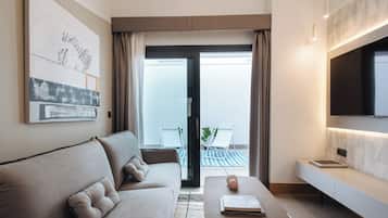 Apartamento Jacuzzi y Patio Privado | Living area | 40-inch flat-screen TV with digital channels