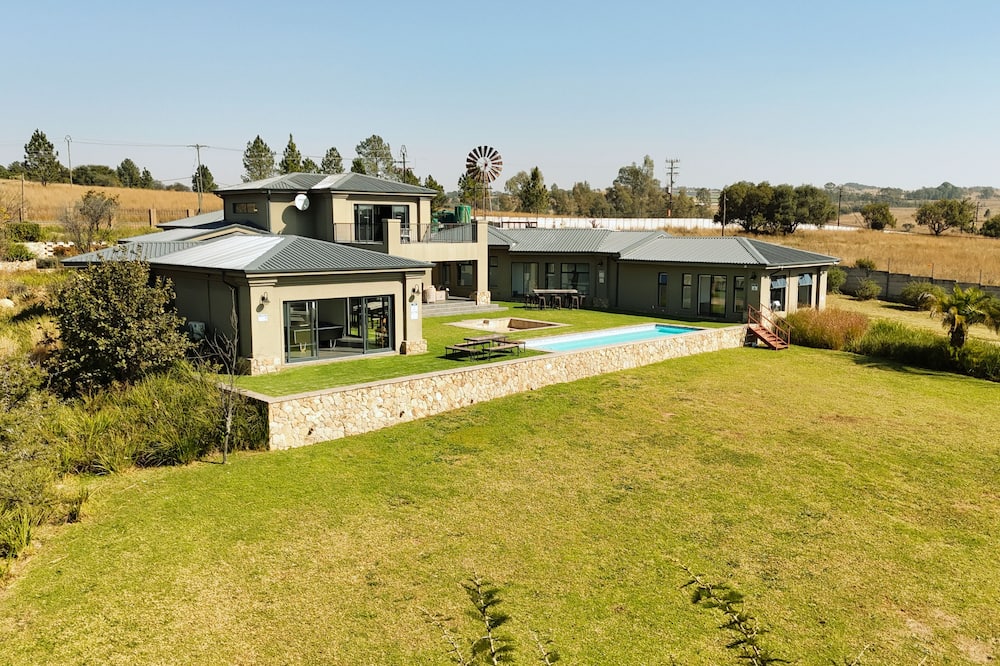 Stones Throw Manor