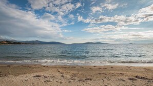 On the beach - Blue Horizon Retreat (Nea Styra)