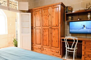 Maison mitoyenne Lune de Miel, 2 chambres, 2 salles de bains (A Cosy Nest Overlooking The Sea)