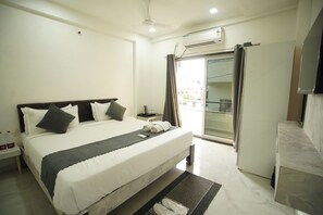 Een bureau, een laptopwerkplek, gratis wifi