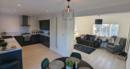 Modern Gilliver house Rural retreat sleeps 7