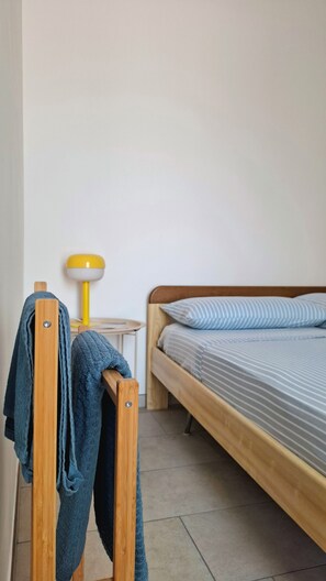2 bedrooms, bed sheets