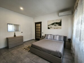 2 عدّة غرف نوم ومكواة/لوح كي وواي فاي وملاءات أسرّة