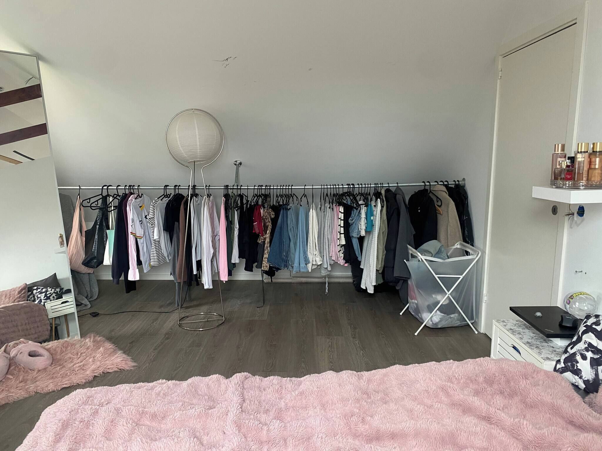 6 bedrooms, iron/ironing board, internet, bed sheets