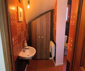 Dusche, Handtücher, Toilettenpapier