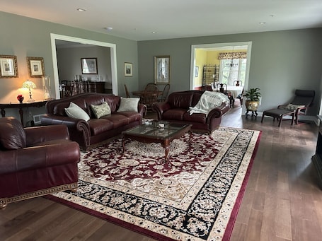 Interior. The Inn at Peacfield Farms