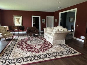 Interior - The Inn at Peacfield Farms (Alexandria)