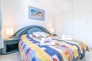 4 bedrooms, iron/ironing board, free WiFi