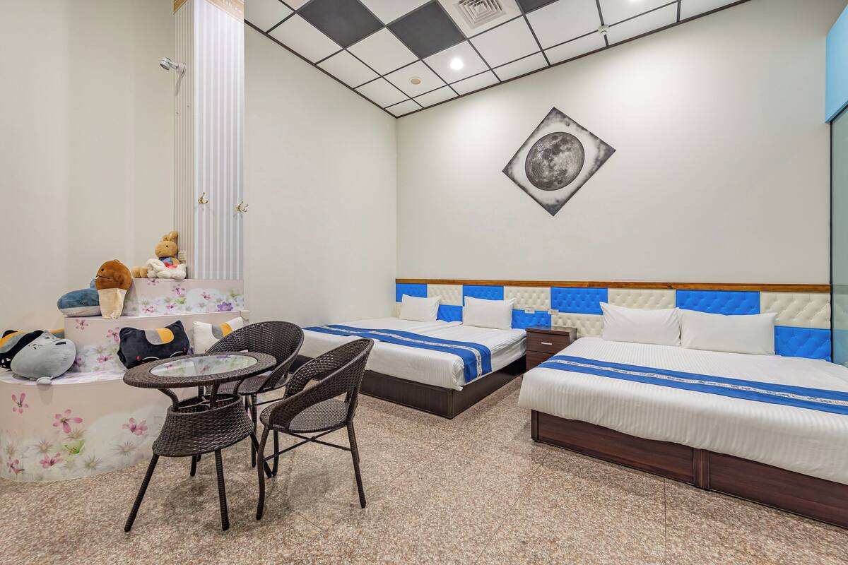 Superior Quadruple Room | Free WiFi, bed sheets