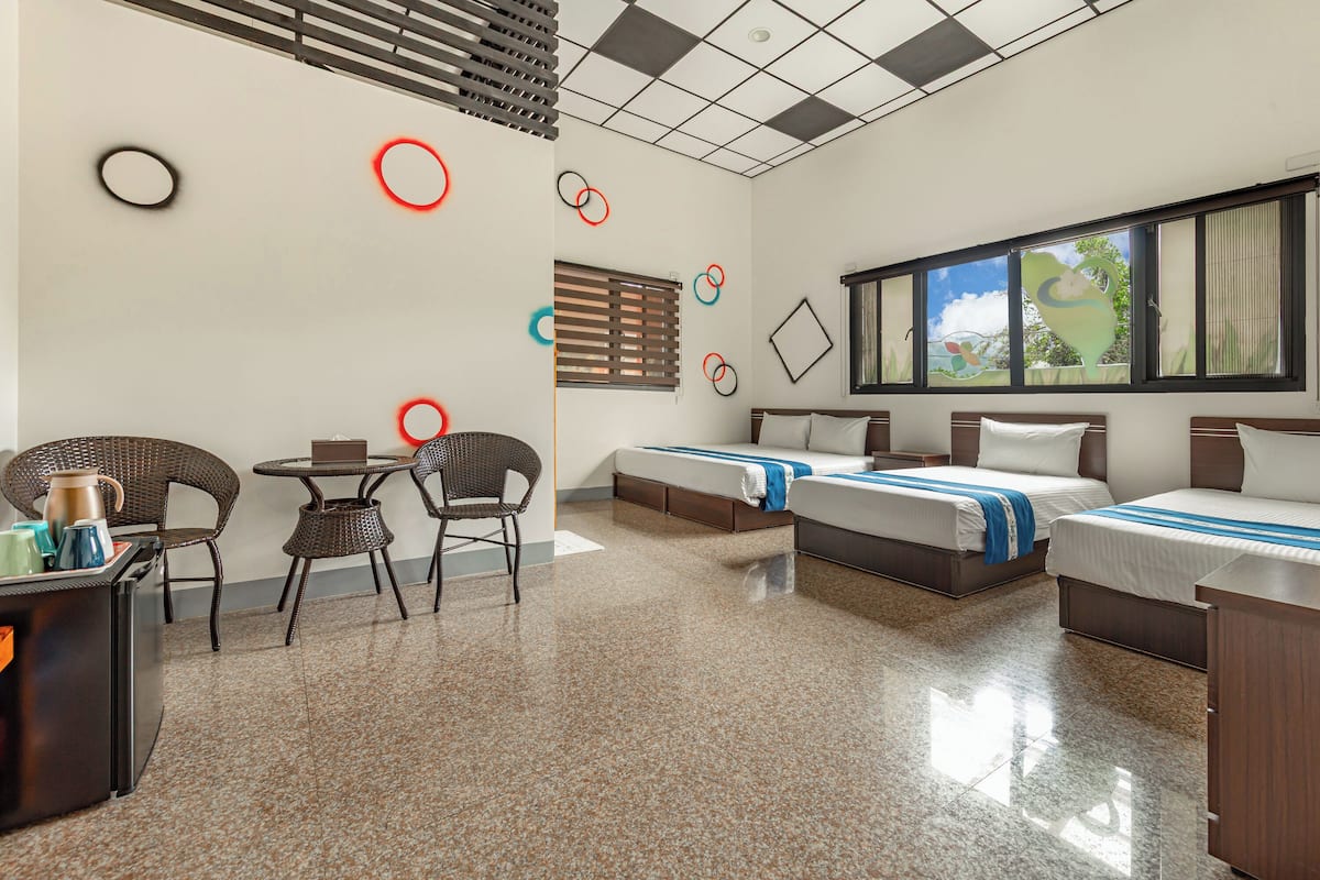 Classic Quadruple Room | Free WiFi, bed sheets