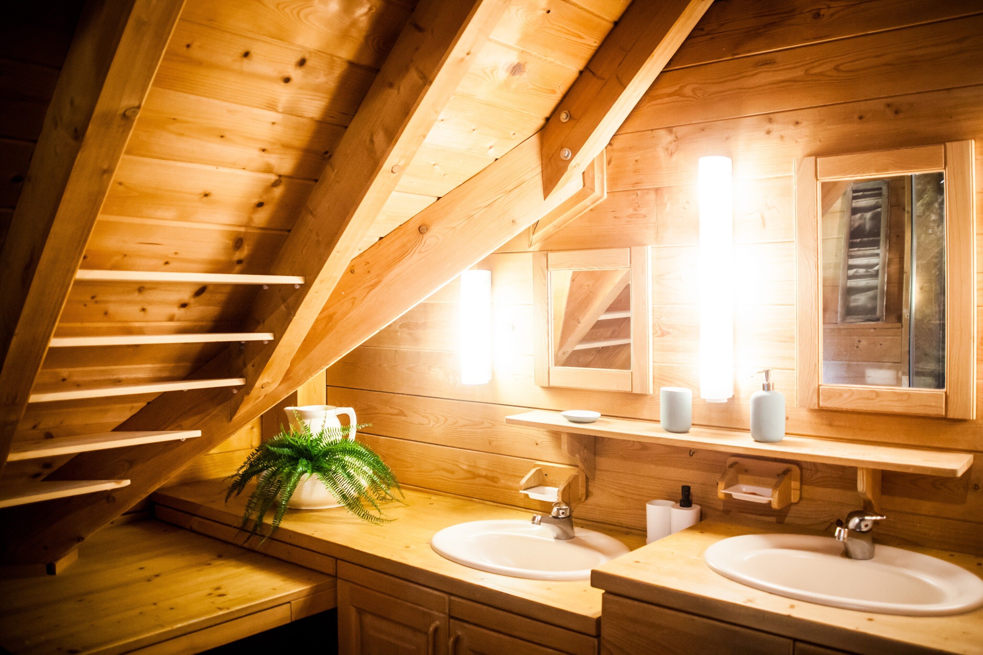 Regadera, secadora de cabello, toallas 