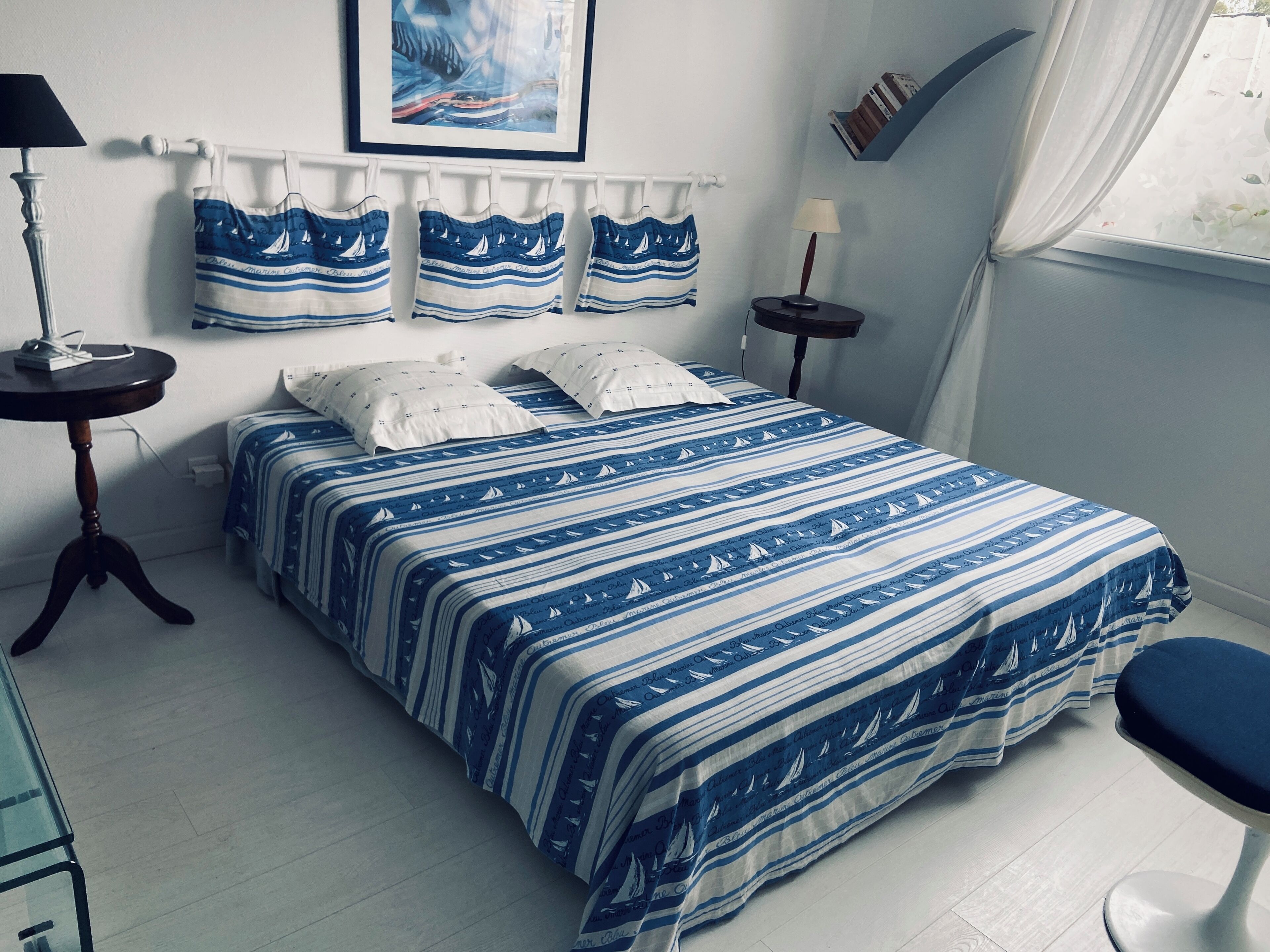 3 slaapkamers, een strijkplank/strijkijzer, wifi, beddengoed