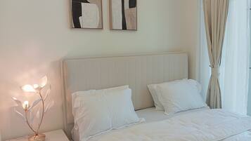 Apartamento Deluxe, 1 habitación, balcón, vistas al canal | Escritorio y espacio para trabajar con un portátil