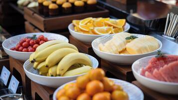 Free daily buffet breakfast