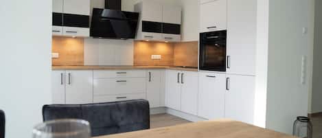 Oven, stovetop, dishwasher