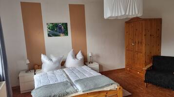 3 bedrooms, free WiFi, bed sheets