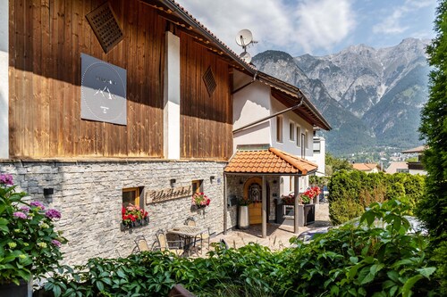 Apartment 'Große Wohnung Mit Garten' with Mountain View, Private Terrace and Wi-Fi