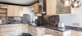 Appartamento 'Große Wohnung Mit Garten' con vista sulle montagne, terrazza privata e Wi-Fi