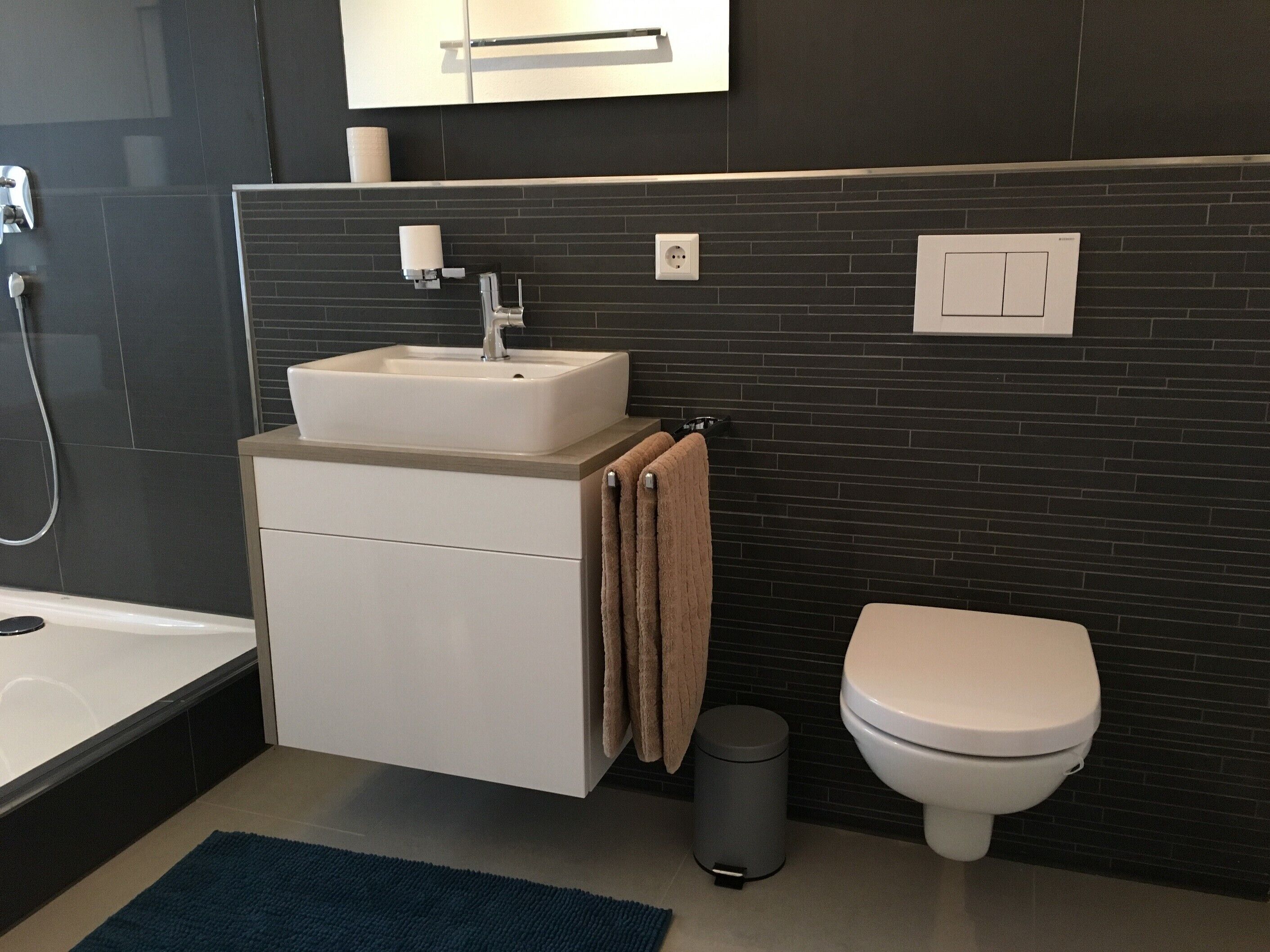 Dusche, Haartrockner, Handtücher
