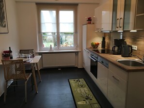 Fridge, oven, stovetop, dishwasher
