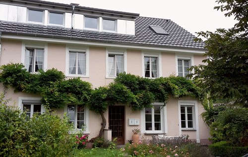 Ferienwohnung 2 - Unterm Blauregen mit Privatterrasse und Wi-Fi