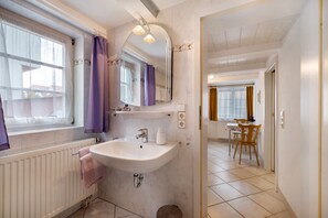 Shower, towels