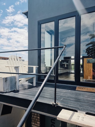 Oopsy Daisy/double story rental unit/ lagoon view