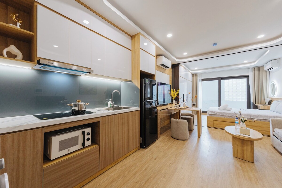 Exclusive Double Room, Balcony | Desk, laptop workspace, blackout curtains, iron/ironing board