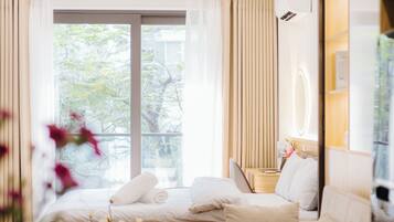 Desk, laptop workspace, free WiFi, bed sheets