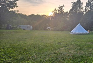 Property grounds - Glamping 'Tipi Jurte Zelt In Der Seenplatte' with Private Terrace, Private Garden and Wi-Fi (Carpin)