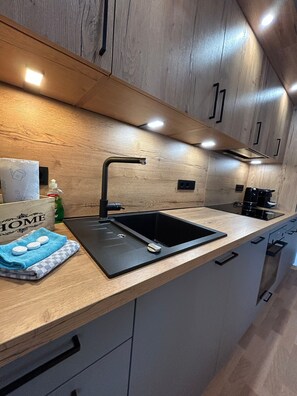 Køleskab, ovn, kogeplade, opvaskemaskine