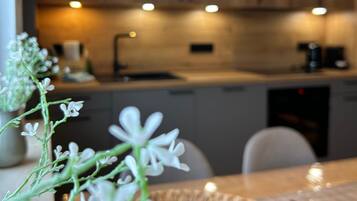 Refrigerador, horno, placa de cocina, lavavajillas