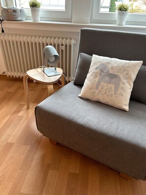 Télévision, table de tennis de table, chaîne hi-fi