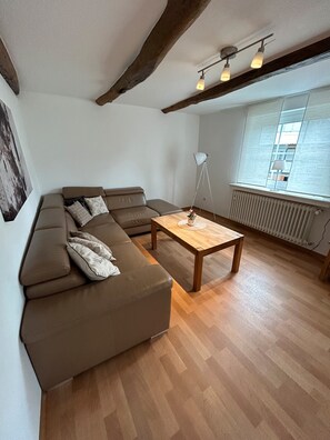 TV, ping pong, stereo