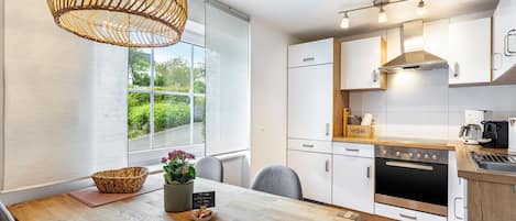 Kühlschrank, Ofen, Herdplatte, Geschirrspüler