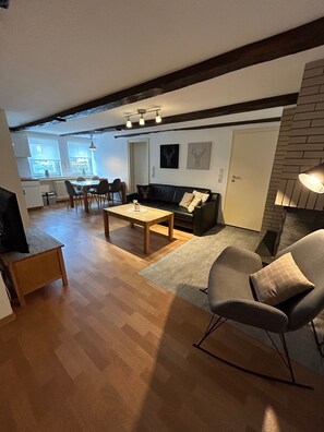 TV, fireplace, table tennis, stereo