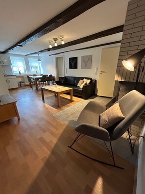 TV, fireplace, table tennis, stereo