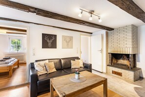 TV, fireplace, table tennis, stereo