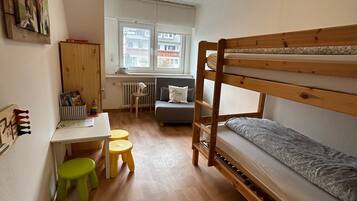 2 Schlafzimmer, BĂŒgeleisen/BĂŒgelbrett, kostenloses WLAN, BettwĂ€sche