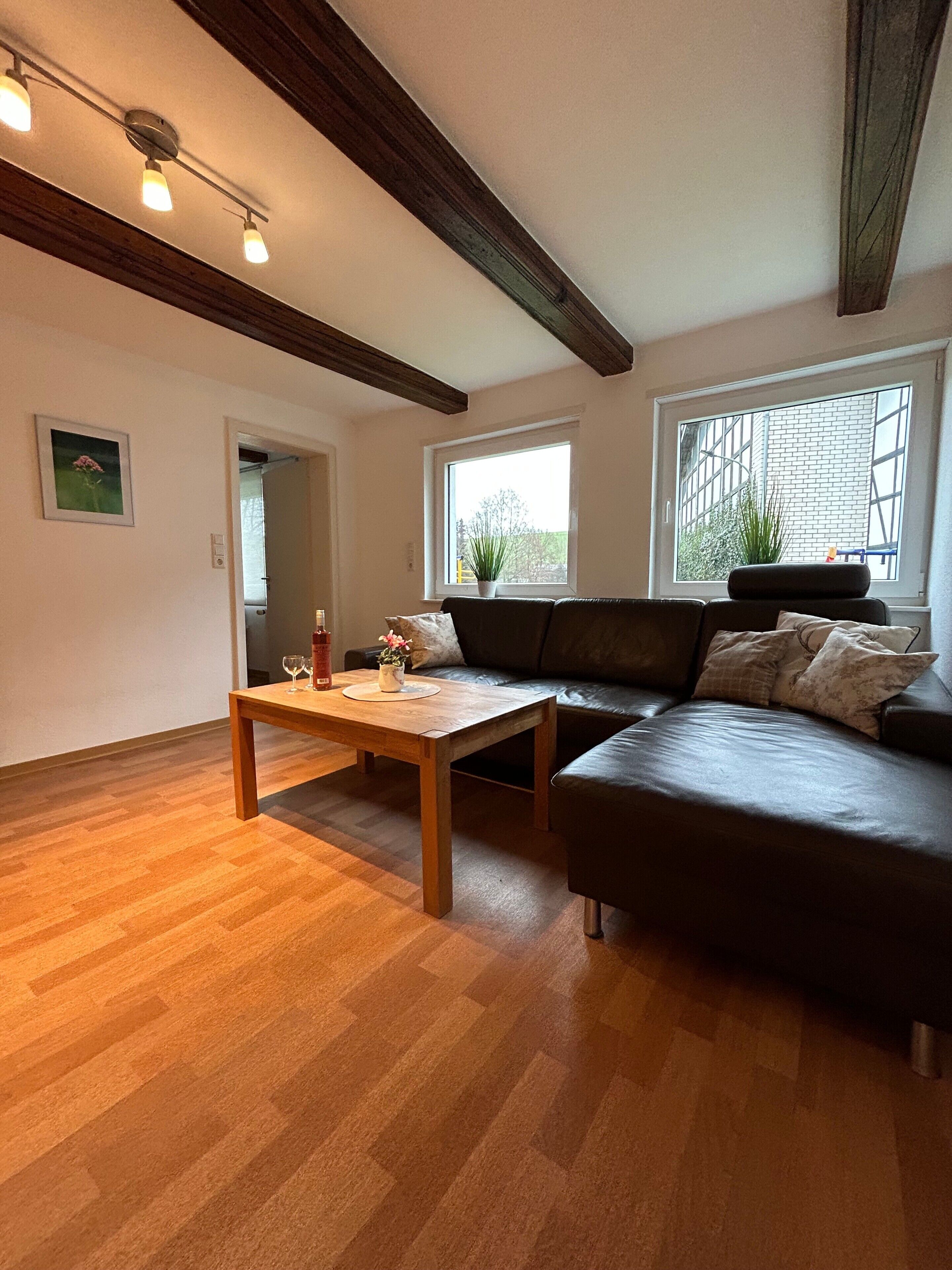 Fernseher, Tischtennisplatte, Stereoanlage