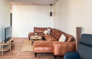 Smart TV, fireplace - Awesome home in Vinderup with sauna (Vinderup)