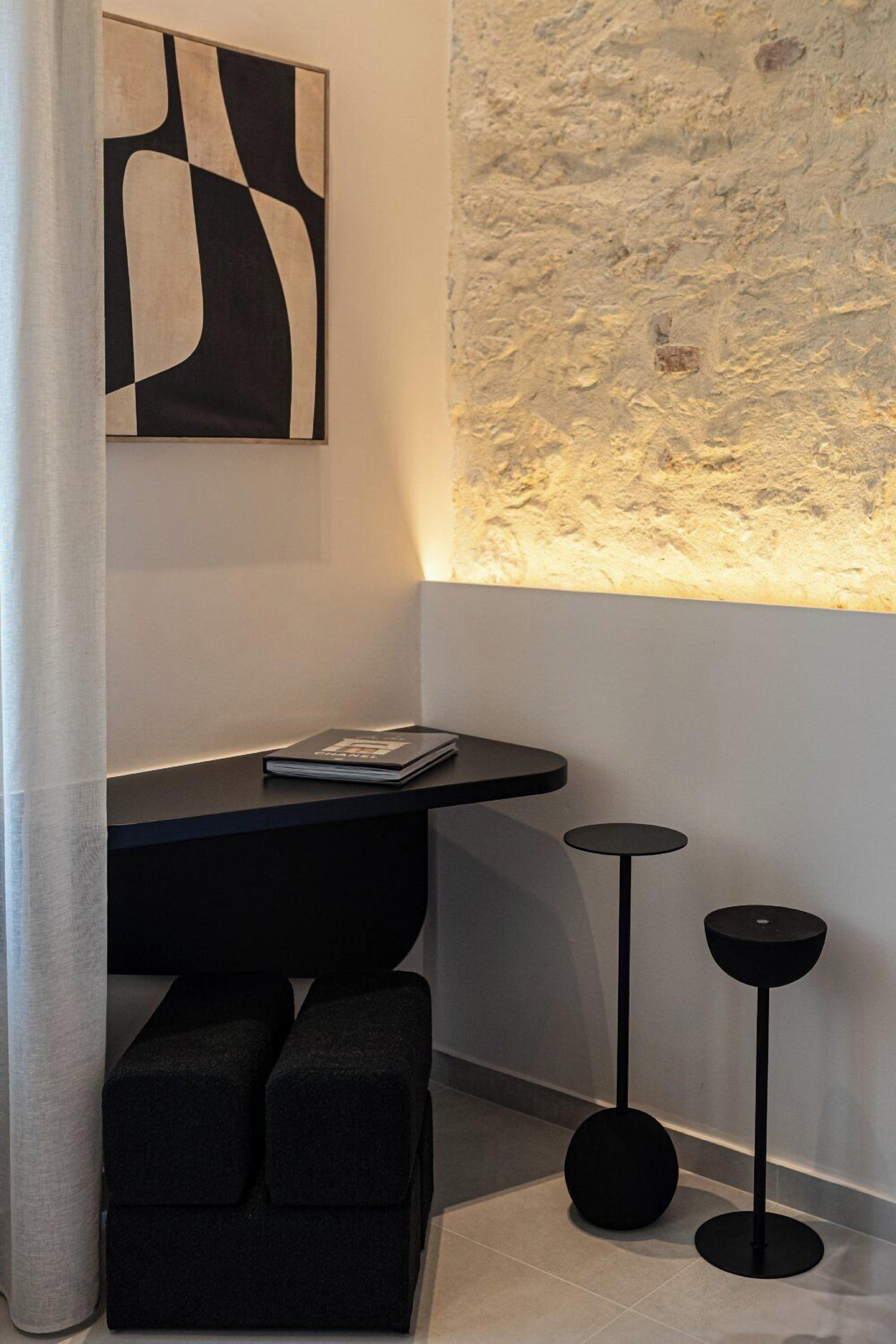 Decoración personalizada, muebles diferentes y escritorio 