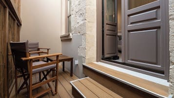 Deluxe Room | Terrace/patio