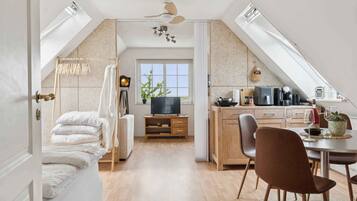 1 bedroom, iron/ironing board, free WiFi